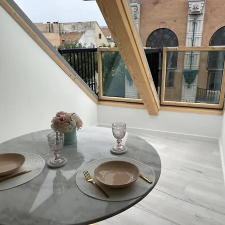 Elisabeth White With Parking Daire *