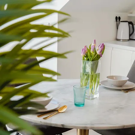 Elisabeth White With Parking *