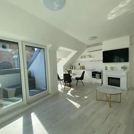 Elisabeth White With Parking *